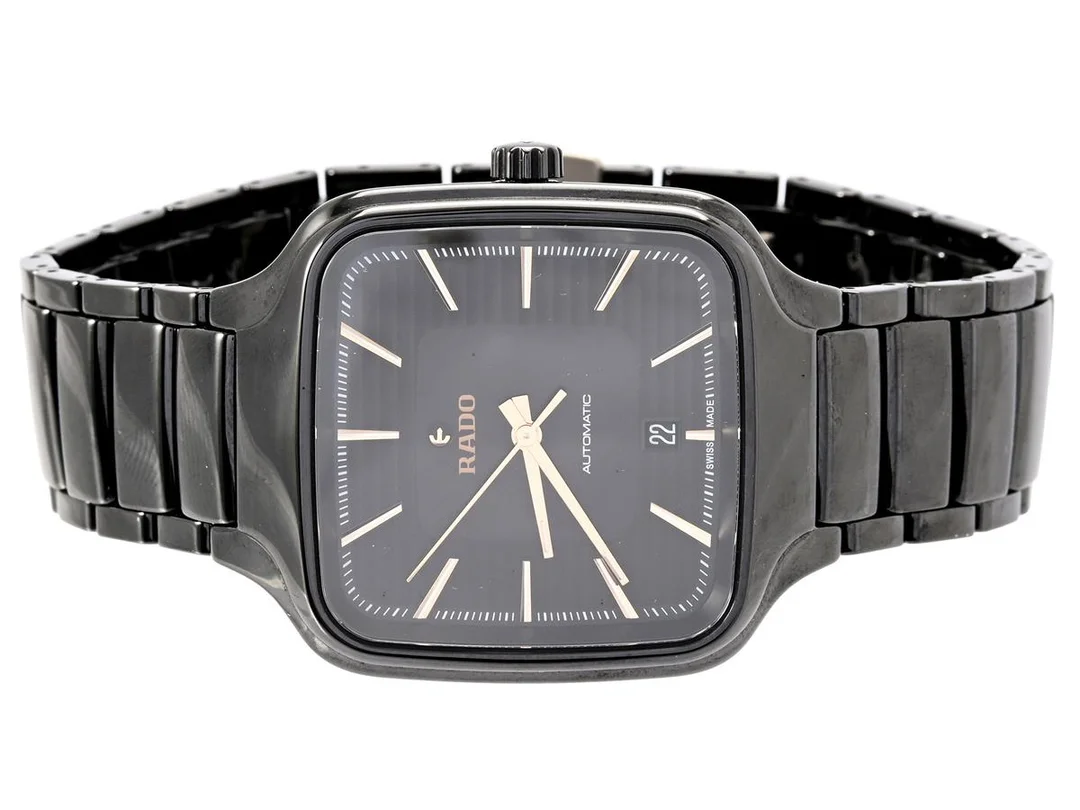 RADO, True Square, Cal 763, Serie nr.16524840, Ref nr. R27078172, Boett nr. 763.6078.3, herrur, 38 mm, high-tech ceramica, automatisk, safirglas, datum, integrerad originallänk, viklås i titan, Ref nr. 05069, cert, juli 2025, box, ytterkartong. — Klockor/Rado — Kaplans