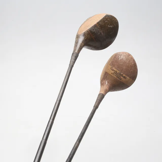 GOLFKLUBBOR, 2 st, så kallade Hickoryklubbor, bland annat Edwin Roberts.