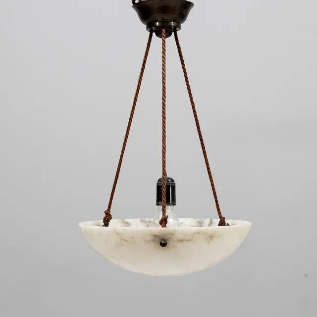 TAKAMPEL, alabaster, 1900-talets första hälft.