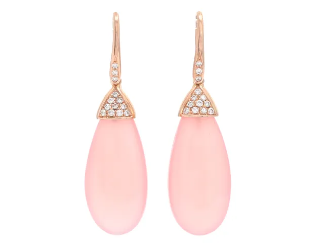 ÖRHÄNGEN, 18K roséguld, droppslipad rosenkvarts, 26 briljantslipade diamanter ca 0,35 ctv, ca Cr/VS-SI, krokar, höjd 4,3 cm, vikt 9,5 g.