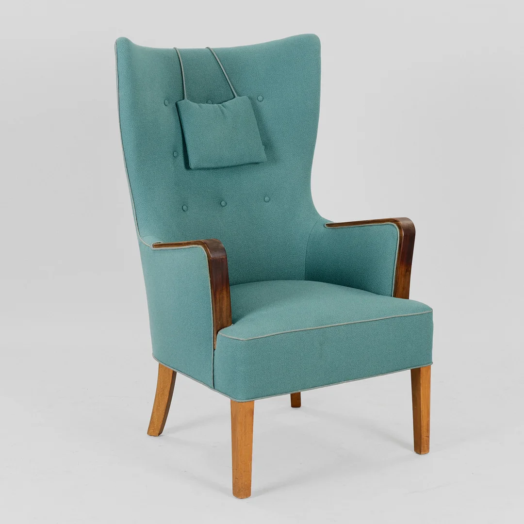 PETER HVIDT. Højrygget lænestol model 1748, Fritz Hansen. — Armchairs & Chairs — Palsgaard Kunstauktioner
