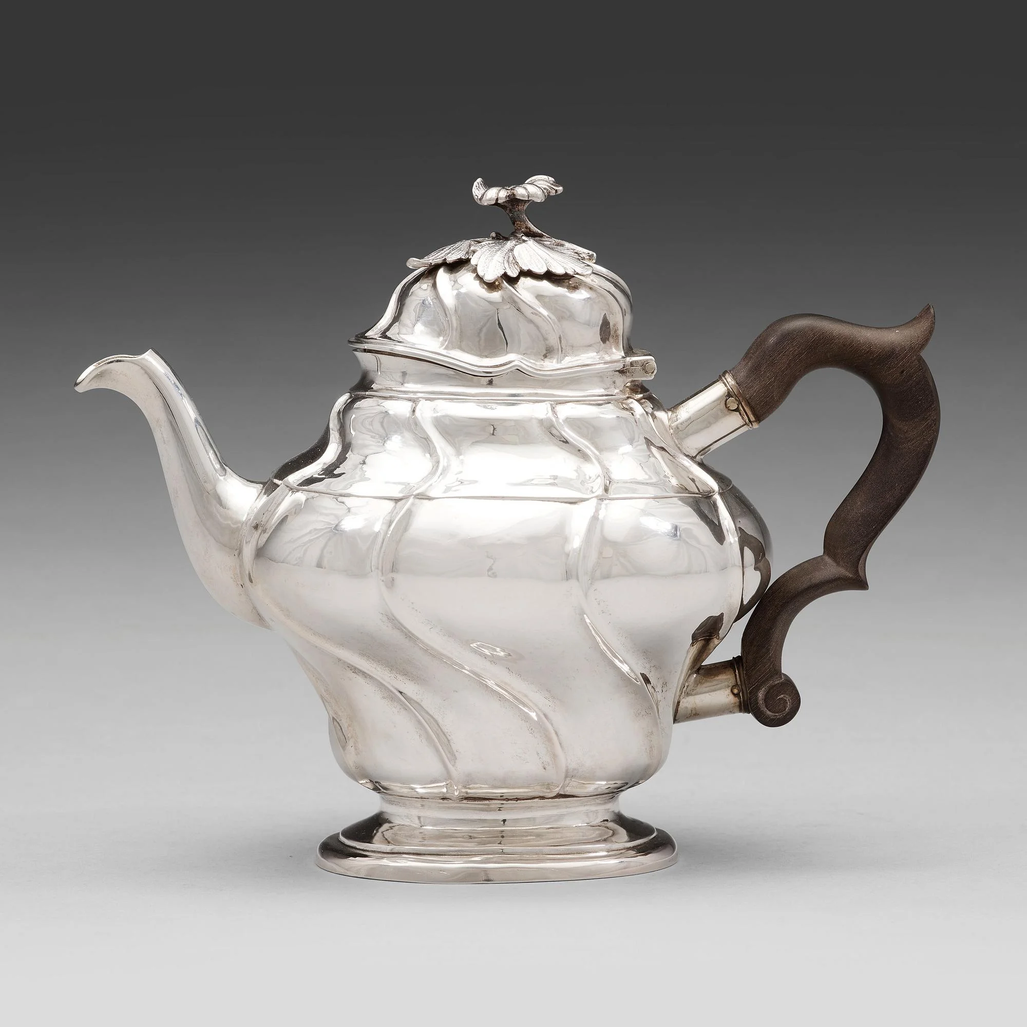 Johan Pettersson Berg, tekanna, silver, Norrköping 1760, rokoko. — Bukowskis