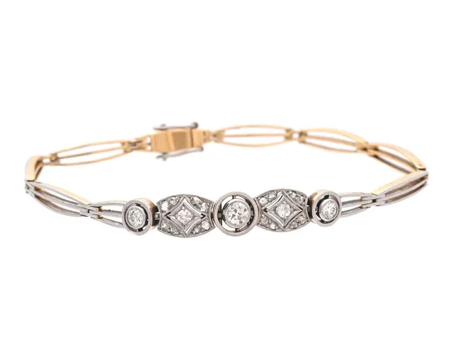 ARMBAND, 14K guld/platina, gammal och rosenslipade diamanter ca 0,40 ctv, antikt, Rysk importstämpel 1908-1926, längd 16 cm, vikt 8,6 g, några diamanter med nagg och skador.