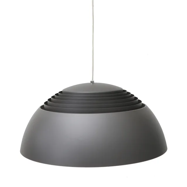 ARNE JACOBSEN. "AJ pendant 370 / AJ Royal", taklampa, metall/glas, Louis Poulsen, Danmark.