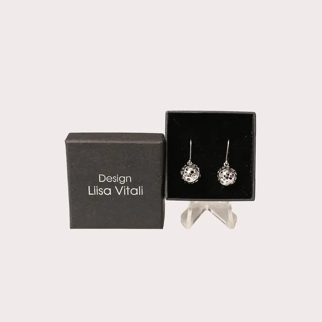 LIISA VITALI. Örhängen, "Leppäkerttu"/"Nyckelpiga", silver, Nestor Westerback, Finland, originalask.