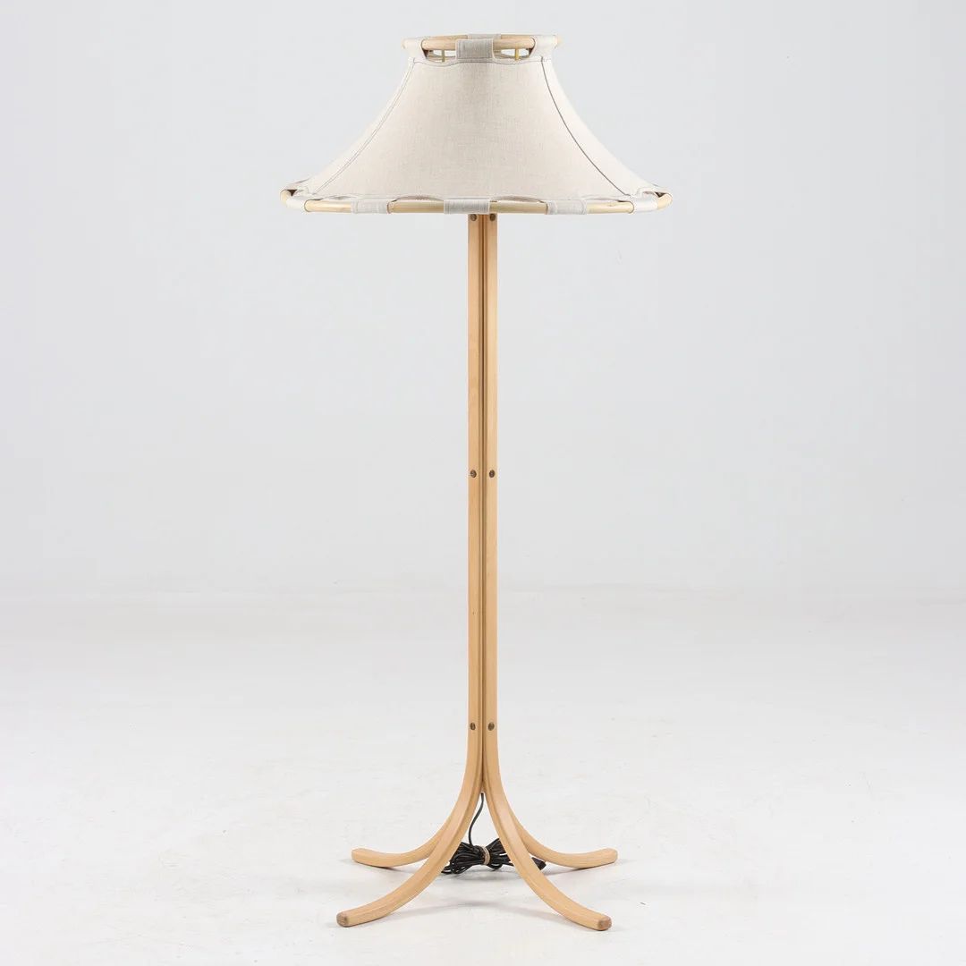 ANNA EHRNER. Golvlampa, bok och canvas, "Anna", Ateljé Lyktan, Åhus. — Floor lights — Stadsauktion Sundsvall