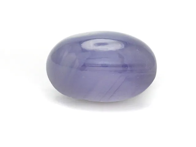 STJÄRNSAFIR, 7,79 ct. naturlig hålighet på undersidan, gråblå.