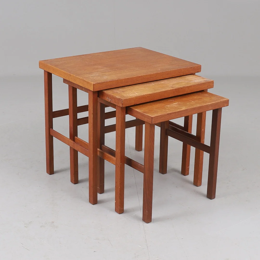 OLOF OTTELIN. Satsbord, 3 delar, trä, "Triplex" Oy Stockmann Ab, Kervo Snickerifabrik, 1960-tal. — Tables — RA Auktionsverket Norrköping