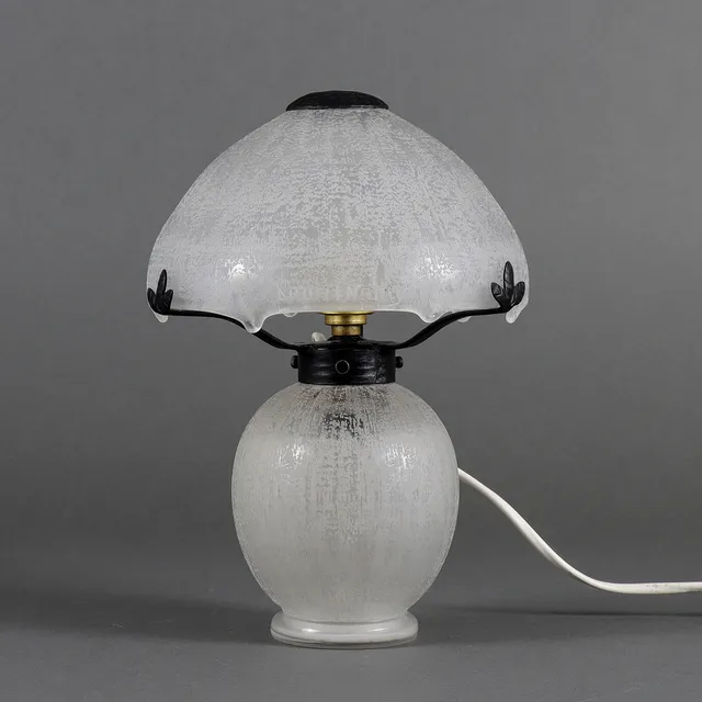 DAUM NANCY. Bordslampa, Frankrike, 1900-talets första hälft.