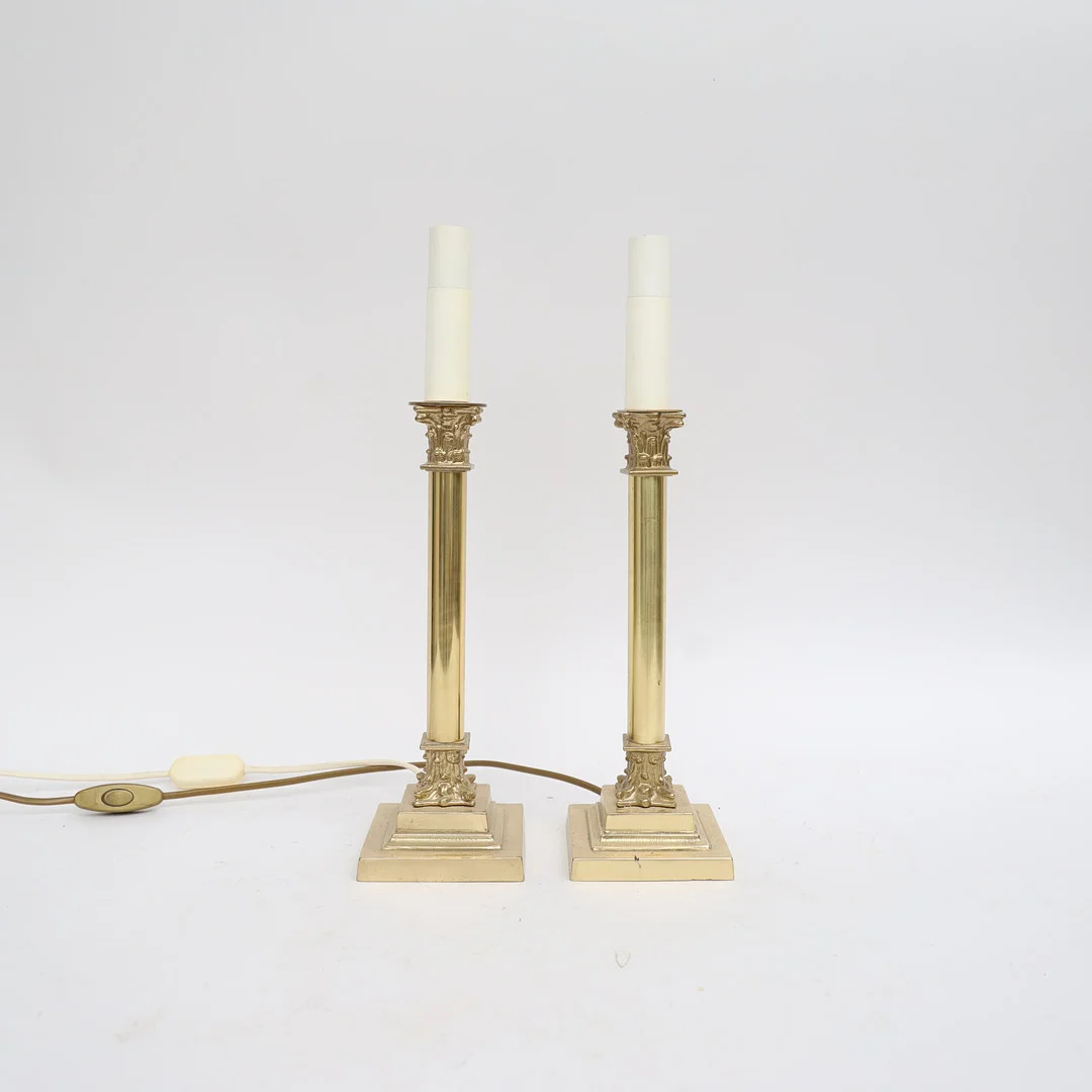 BORDSLAMPOR ETT PAR, mässing, stämplad lyktan. — Table Lamps — Falun Auktionsbyrå