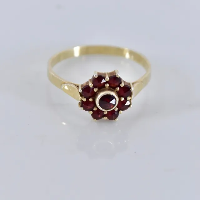 RING, med granater förgyllt silver, Heribert Engelbert Stockholm.