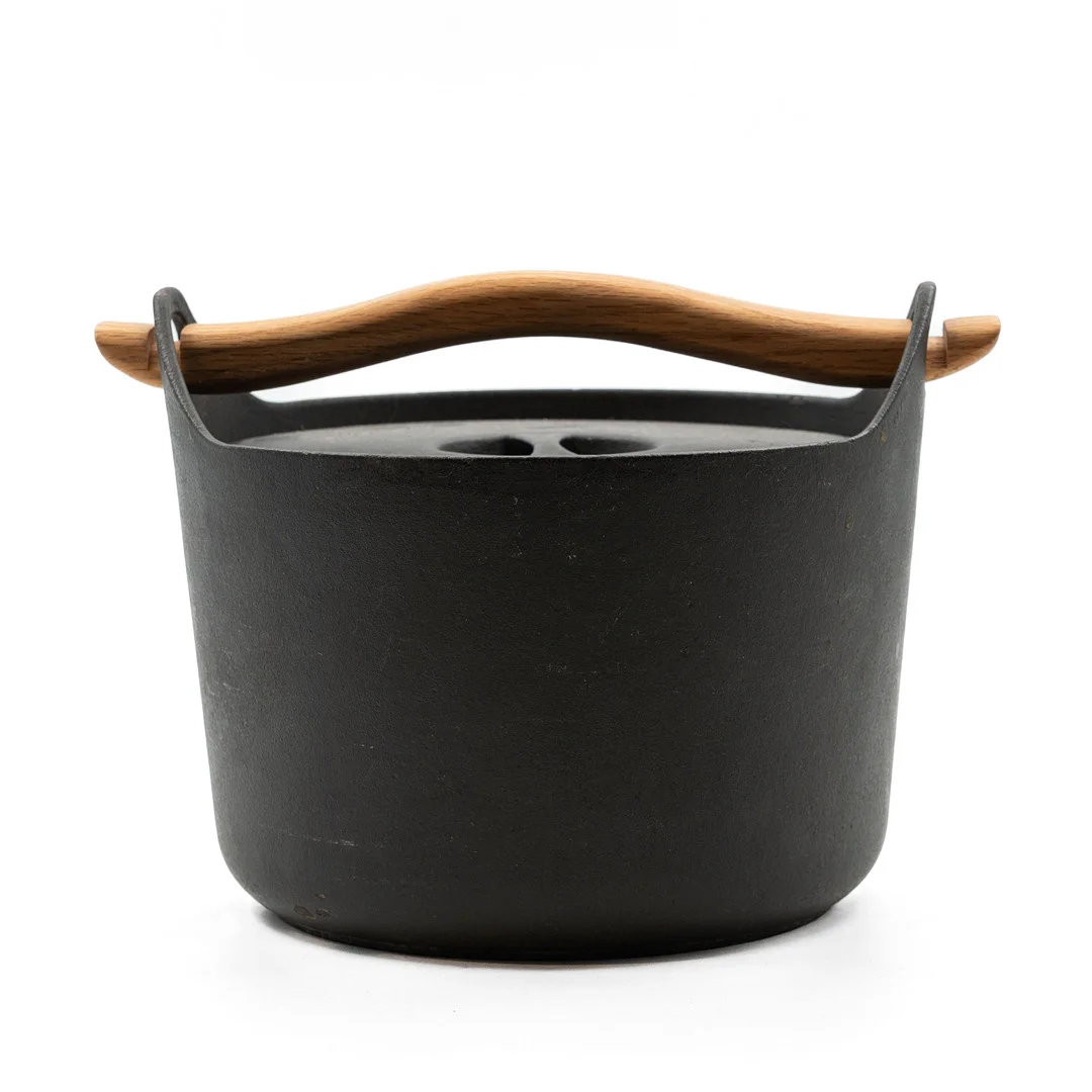 TIMO SARPANEVA. Gryta, gjutjärnsgryta, Iittala Finland. — Miscellaneous — Norrlands Auktionsverk