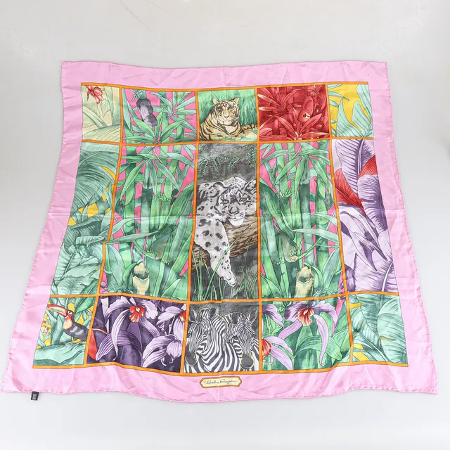 SALVATORE FERRAGAMO. Scarf, "Animalier", siden.