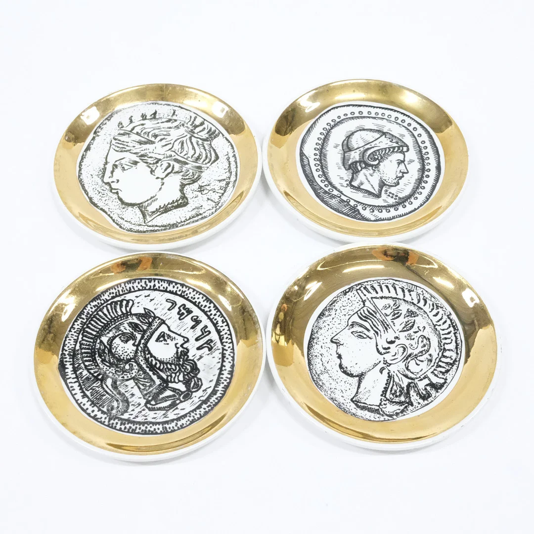 PIERO FORNASETTI. FAT, FYRA STYCKEN, BUCCIARELLI, MILANO, ITALIEN. — European — Björnssons Auktionskammare