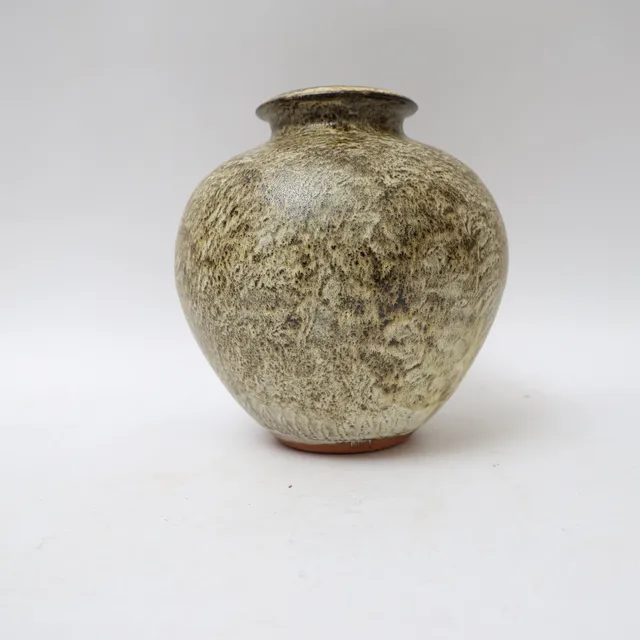 VAS, Japan, 1900-tal, glaserat stengods, stämplad.