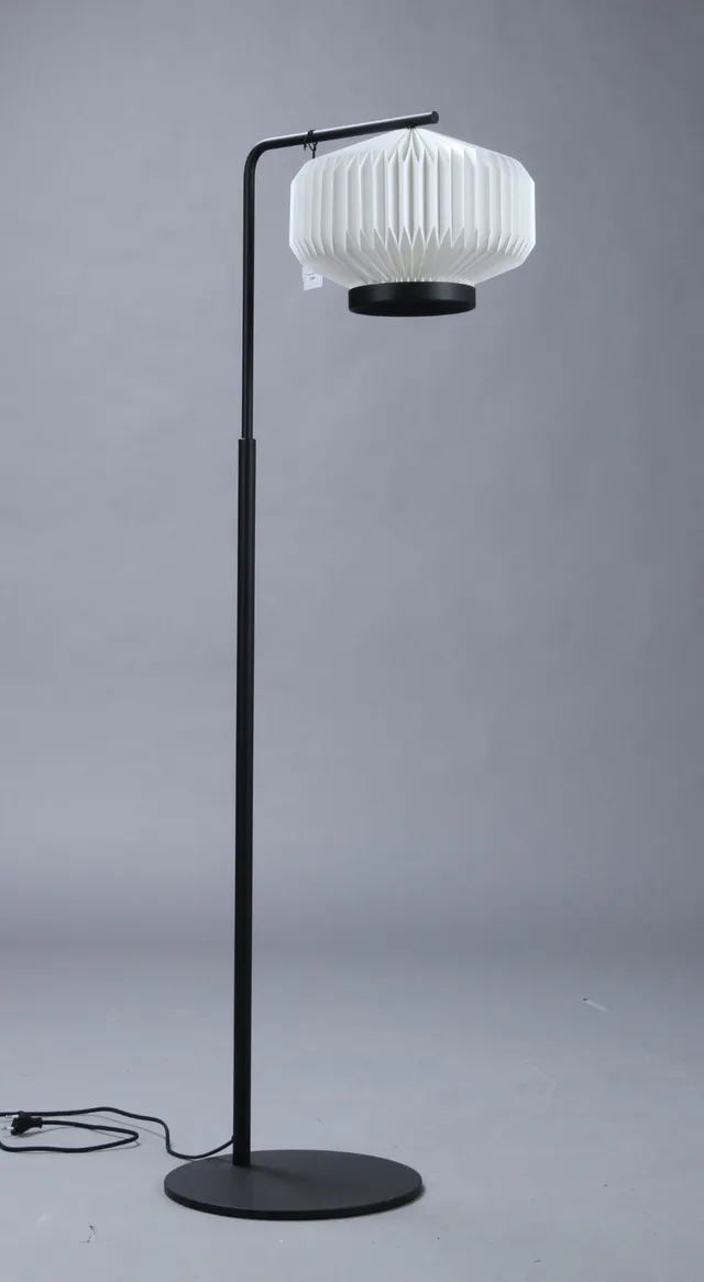 Le Klint. Shibui standerlampe, White/Black