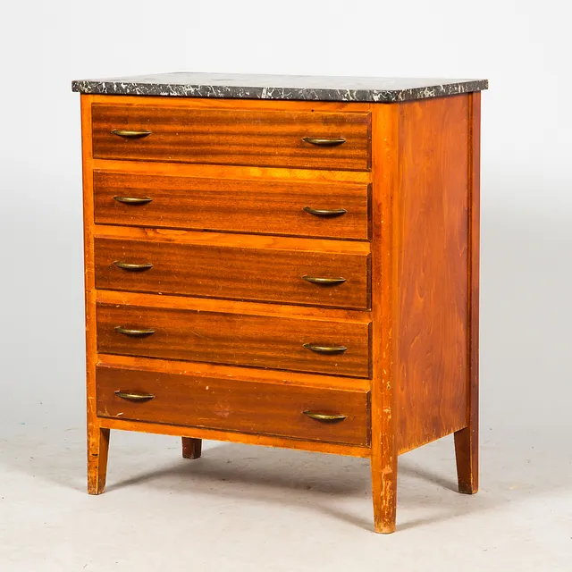 BYRÅ, 5-lådig, mahogny med stenskiva, 1900-talets mitt.