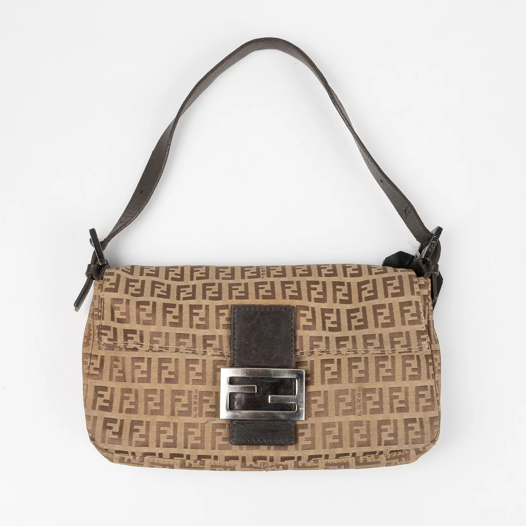 FENDI, väska, "Baguette". — Vintage & Designer Fashion — Stockholms Auktionsverk Helsingborg