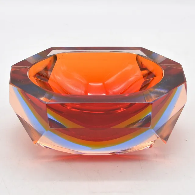 FLAVIO POLI. MURANO DESIGNERSCHALE, SOMMERSO, FACETTIERTE WANDUNG, ITALIEN, UM 1950.