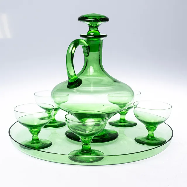 LIKÖRSERVIS, 7 delar, gröntonat glas, 1900-talets första hälft.