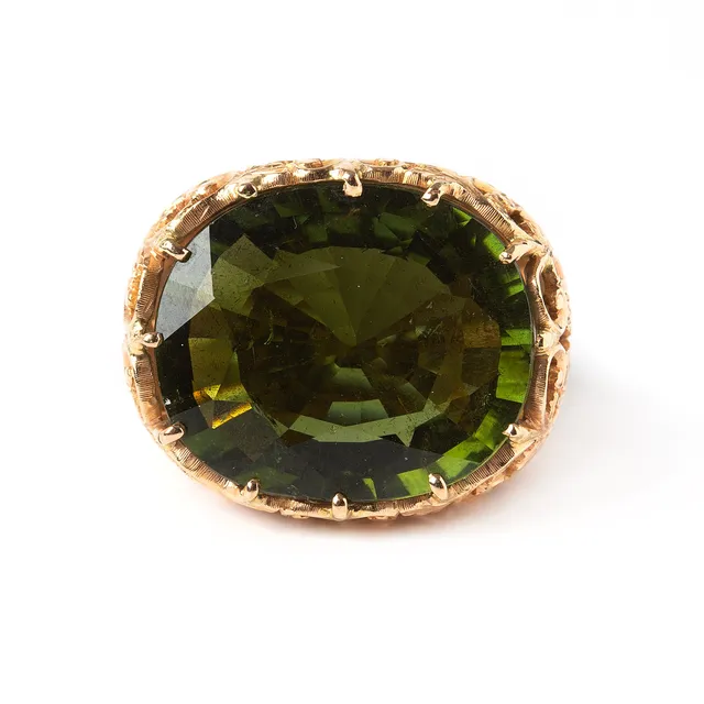RING, 18K guld med fasettslipad grön turmalin.