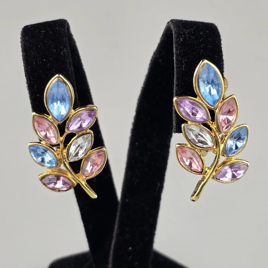 - Bunte vintage-OHRCLIPS, ein Paar. — Earrings — Auktionshaus Blank
