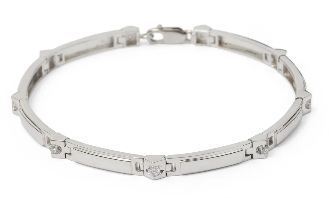 A diamond bracelet set with numerous brilliant-cut diamonds weighing a total of pp. 0.25 ct, mounted in 18k white gold. Weight app. 9.5 g. W. 3 mm. L. app. 16.5 cm. — Jewellery/Bracelets — Bruun Rasmussen