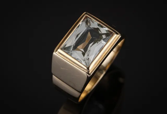 Vintagering af 14 kt. guld med syntetisk spinel