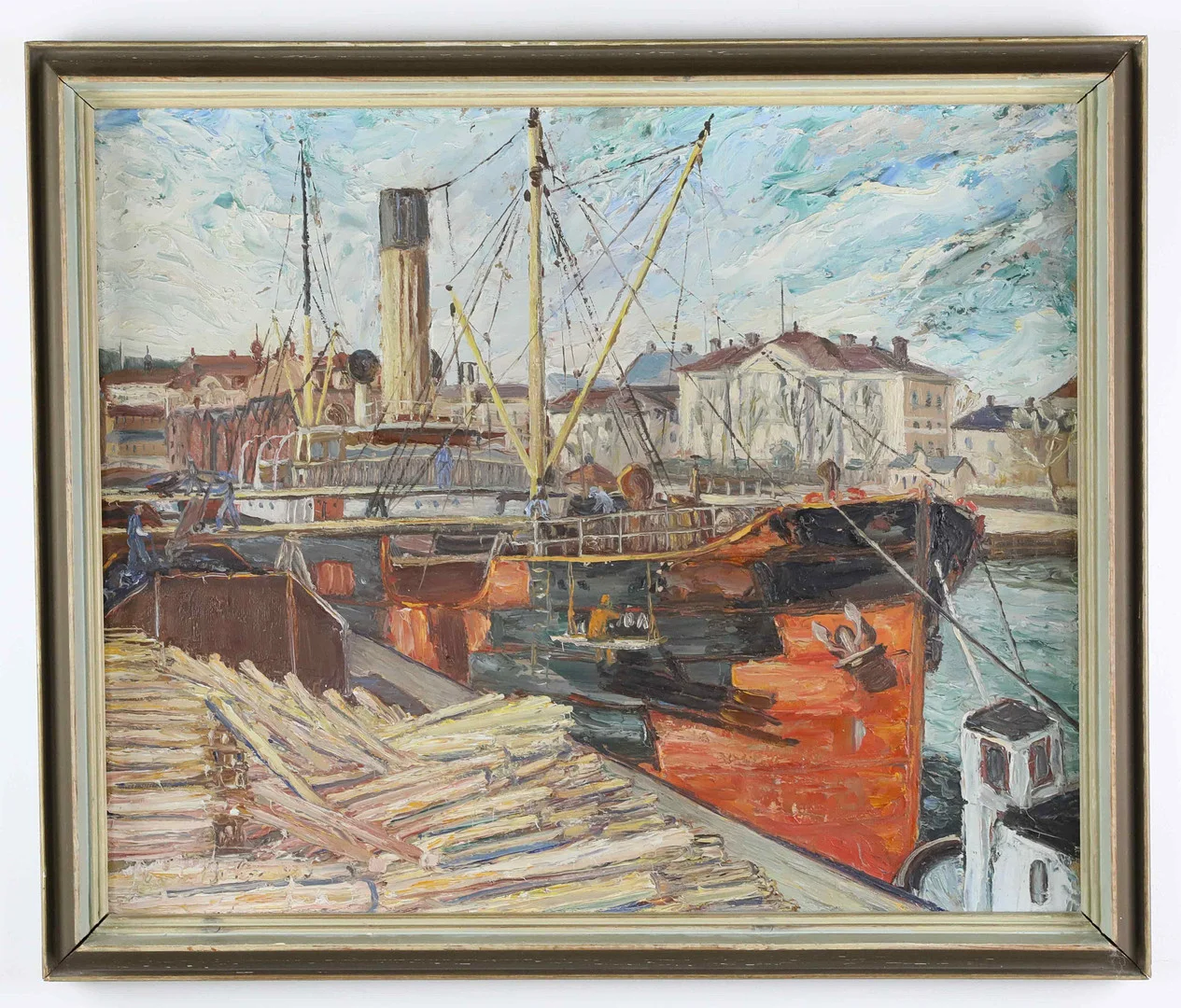 GÖSTA BOHM. Olja på pannå, Båt i hamnen i Hudiksvall, signerad och daterad 1933. — Paintings — Hälsinglands Auktionsverk