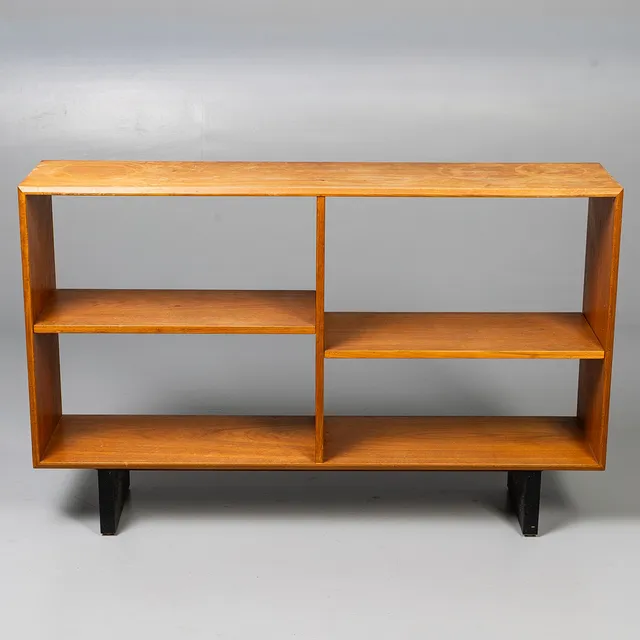 MID-CENTURY TEAK NARROW BOOKCASE / DISPLAY UNIT.