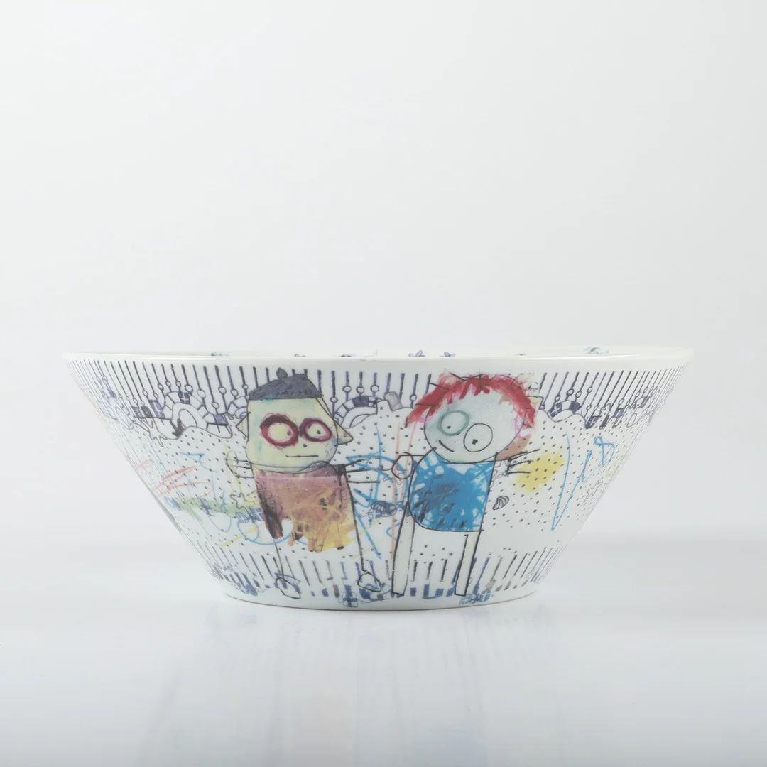 POUL PAVA. Skål, "Be friends beachparty", porslin, By Aida, Danmark, 2000-tal. — European — Helsingborgs Auktionskammare