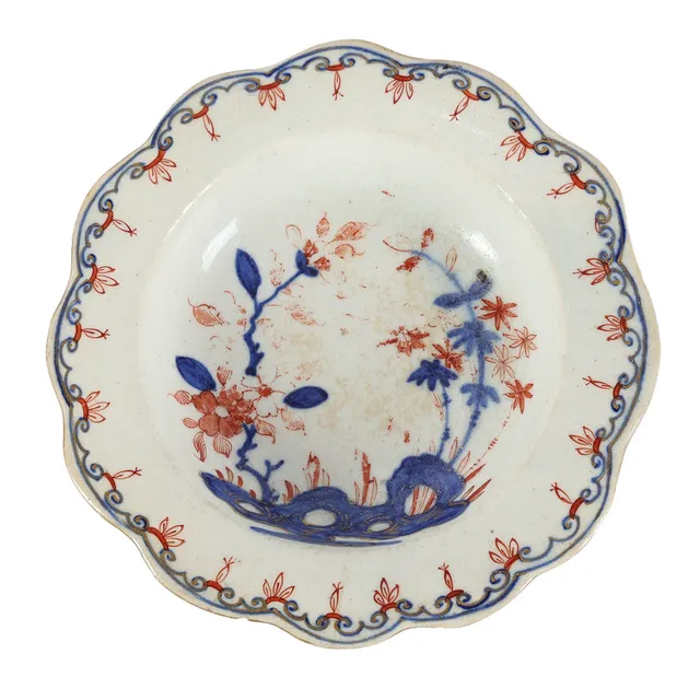 AN 18TH CENTURY DISH, POSSIBLY BOW CIRCA 1770.