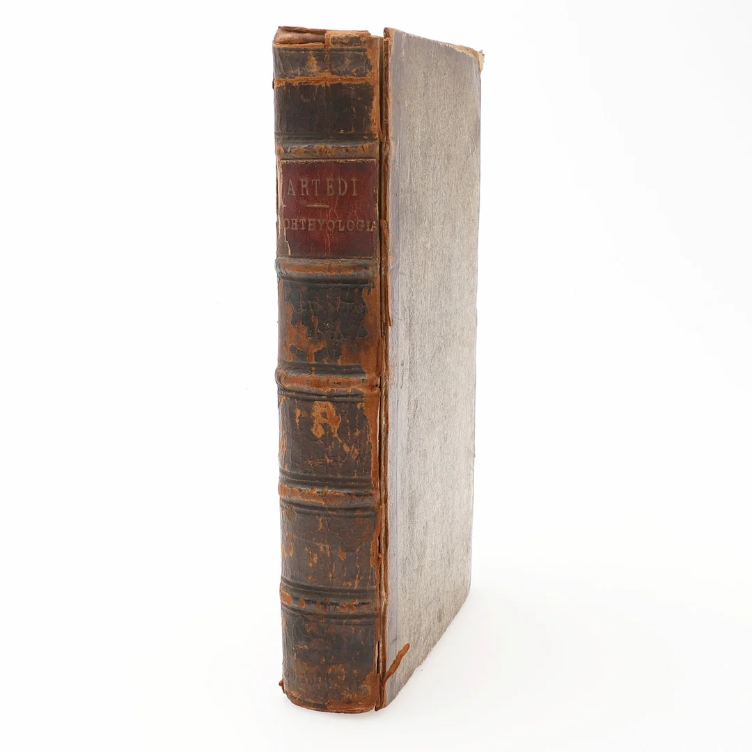 ICHTYOLOGI. PETRUS ARTEDIS BERÖMDA BIBLIOTHECA ICHTYOLOGIA UTGIVEN AV CARL VON LINNÉ 1738. — Books — Crafoord Auktioner Lund
