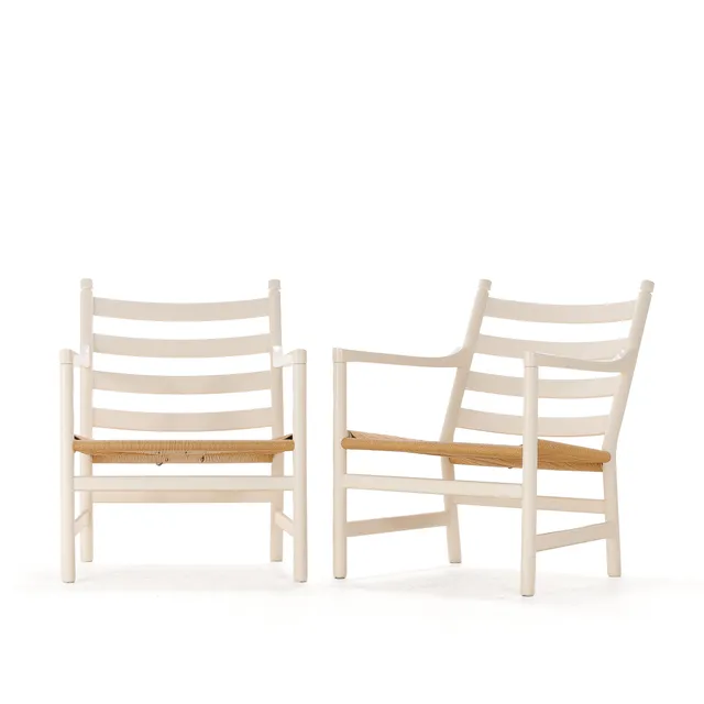 Hans J. Wegner: A pair of white lacquered chairs, model CH44