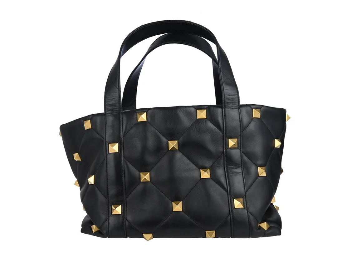 VÄSKA, VALENTINO, Stud Tote Bag, svart läder, guldfärgade beslag, nitar, 40x28x19 cm, — Accessoarer/Väskor — Kaplans