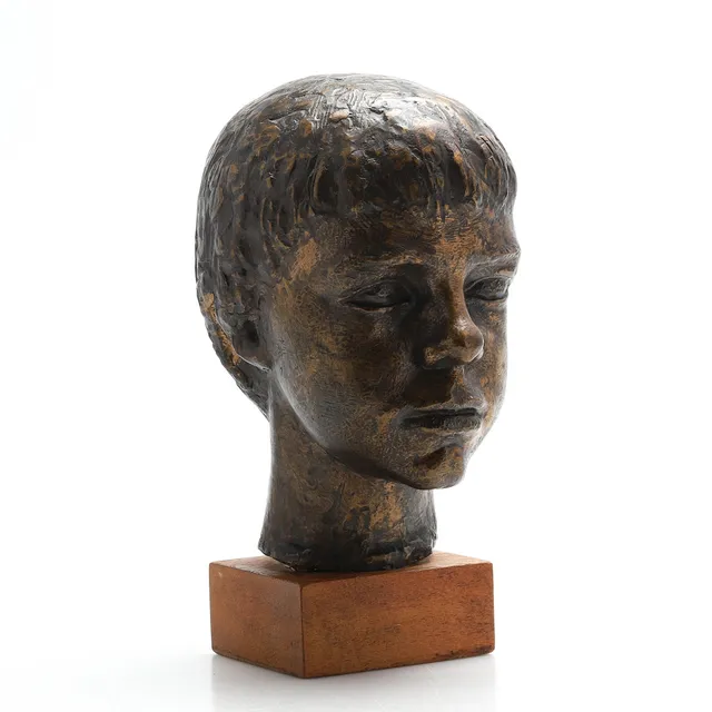 THURE THÖRN. SKULPTUR, bronspatinerad gips, signerad.