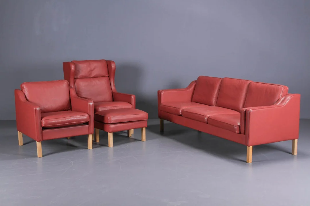 Mogens Hansen. Three-seater sofa, wing chair and lounge chair, model 195 (4) — Furniture/Lounge suites, sofas — Lauritz