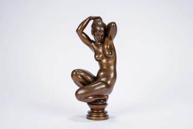 Kai Nielsen. Kneeling woman