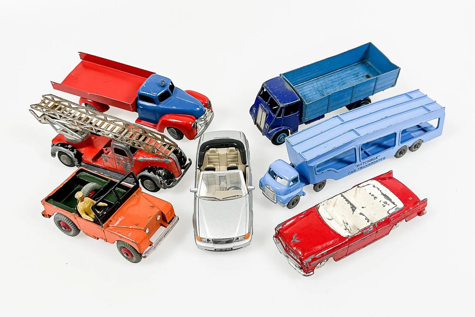 MODELLBILAR, 7 st, 1900-tal. — Model cars — Auktionshuset STO Bohuslän
