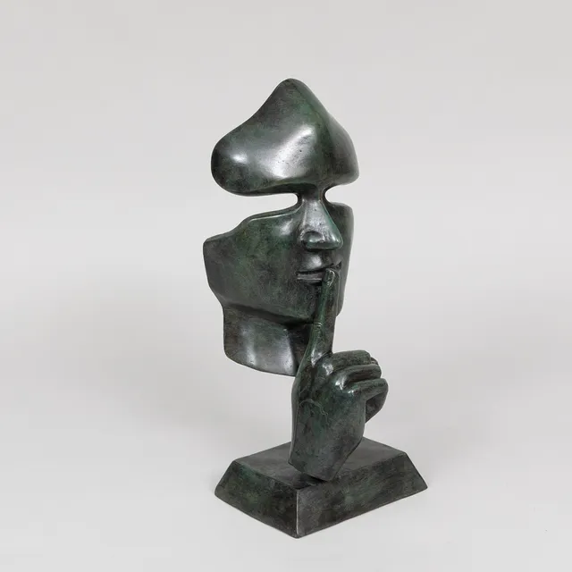 ART PEOPLE GALLERY. Skulptur, "Tystnad", grönpatierad brons, samtida, stämplad A P G.