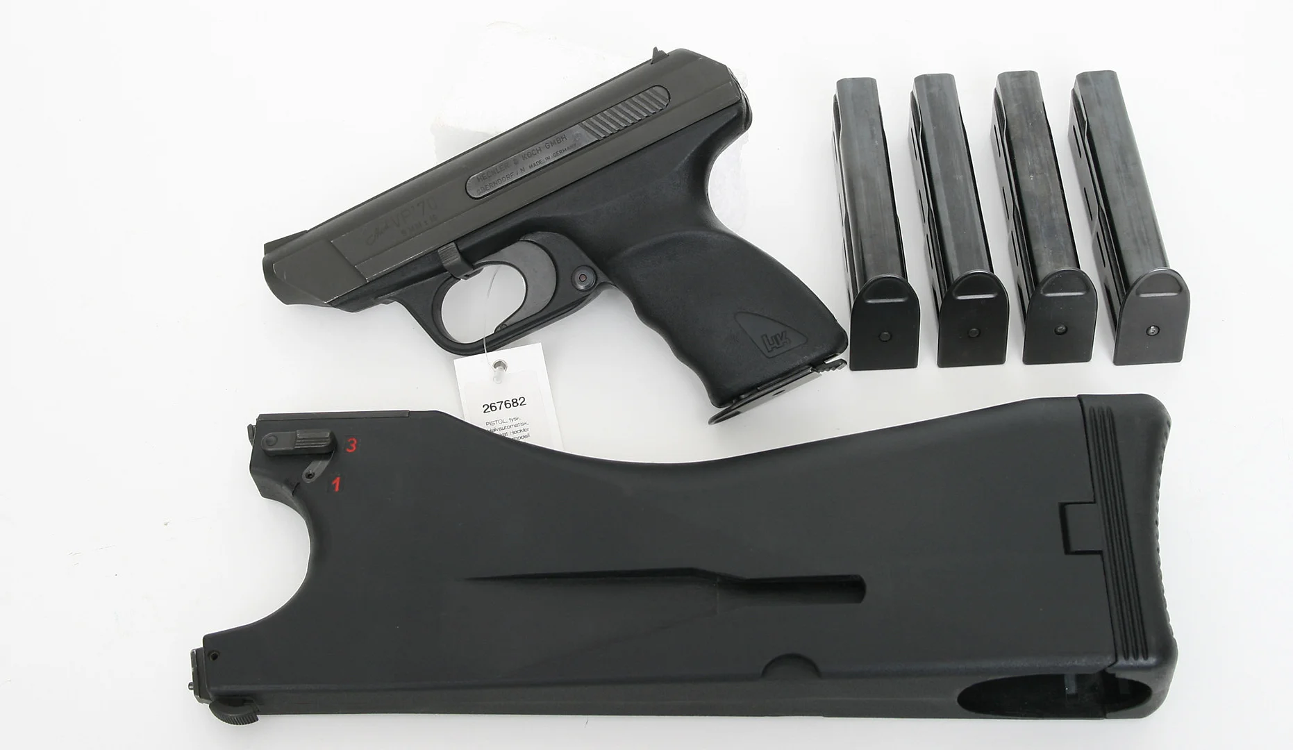 (347) PISTOL, tysk, Halvautomatisk, fabrikat Heckler & Koch, modell VP70, kaliber 9x19, tillv.nr 2395, se-nr nytt. — Pistols — Mauritz Widforss