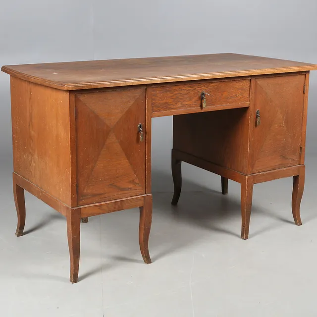 SKRIVBORD,1900-talets mitt.