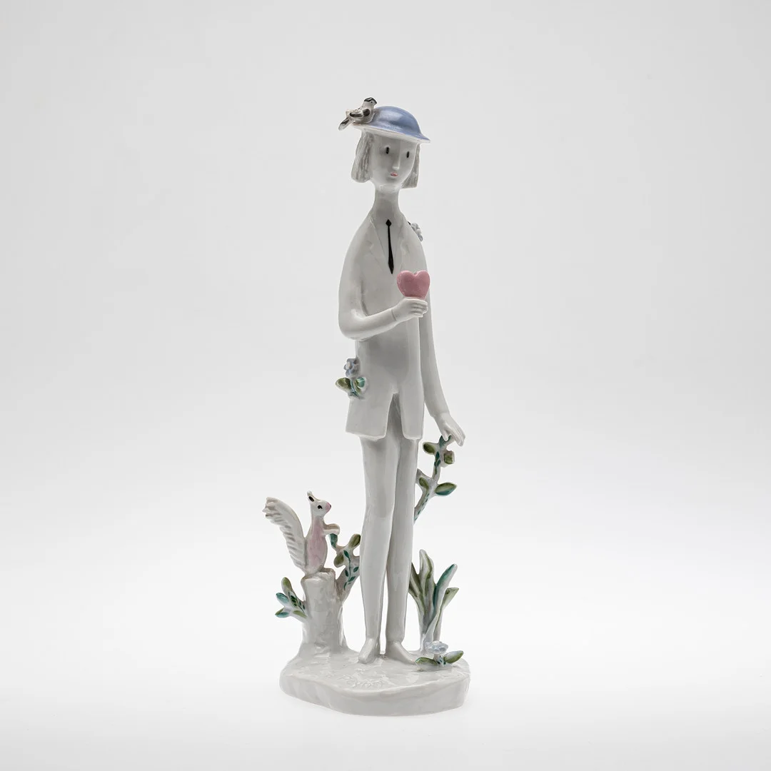 RAYMOND PEYNET. für Rosenthal, Skulptur / Figur, Junge mit Herz, Porzellan, 1957, Deutschland. — European — Stockholms Auktionsverk Köln