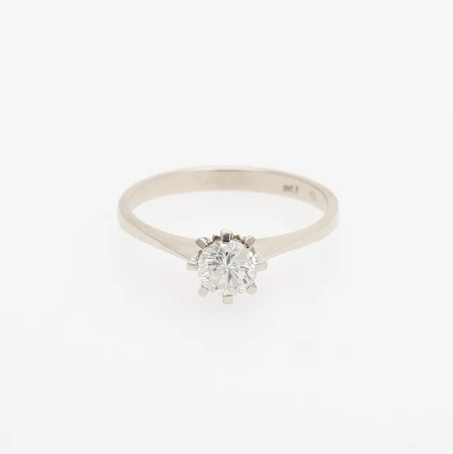 SOLITÄRRING MED DIAMANT.