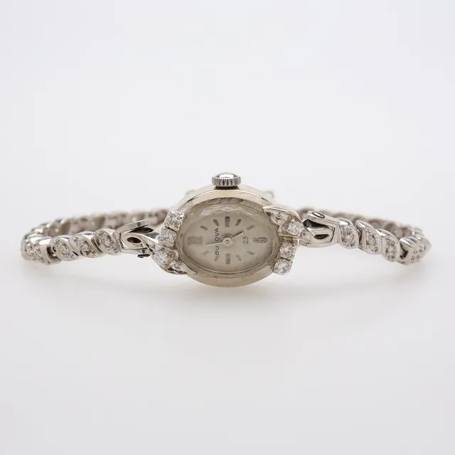 DAMARMBANDSUR, BOETT & LÄNK AV 14K GULD, DIAMANTER, BULOVA, MANUELLT UPPDRAG, TOTALVIKT Ca. 15,7 g.