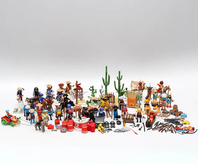 PLAYMOBIL, större samling figurer och tillbehör, bl a 3304, 3381, 3383, 3729, 3732, 3733, 3786.