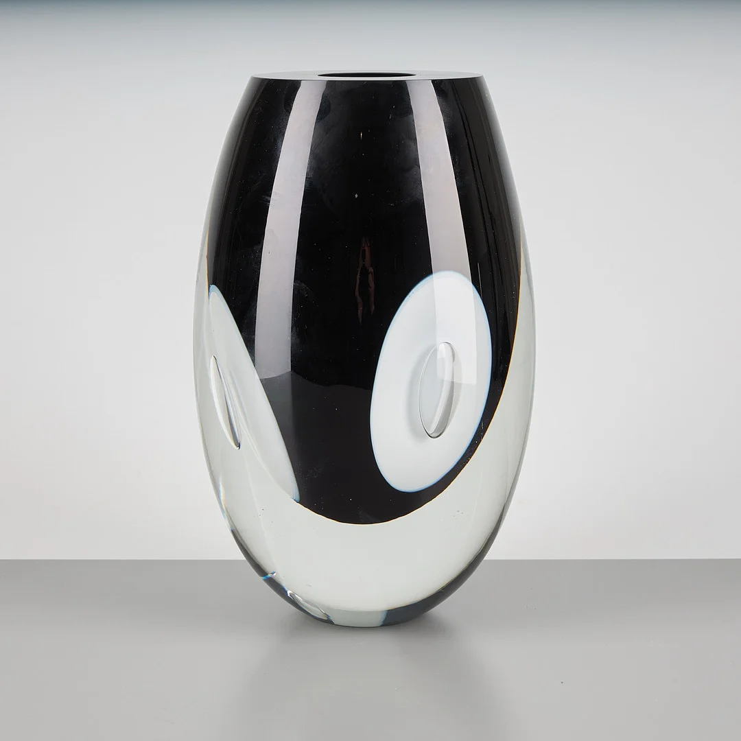 TIMO SARPANEVA. GLASSKULPTUR "Claritas", signerad Timo Sarpaneva, Iittala 23/1986. — Art glass — Stockholms Auktionsverk Helsinki