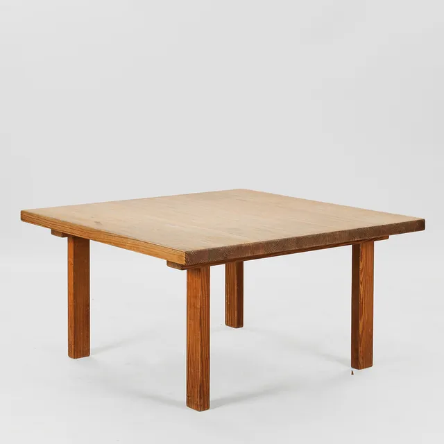 SKANDINAVISK DESIGN. Kvadratisk sofabord af massiv Pine, 1970'erne.
