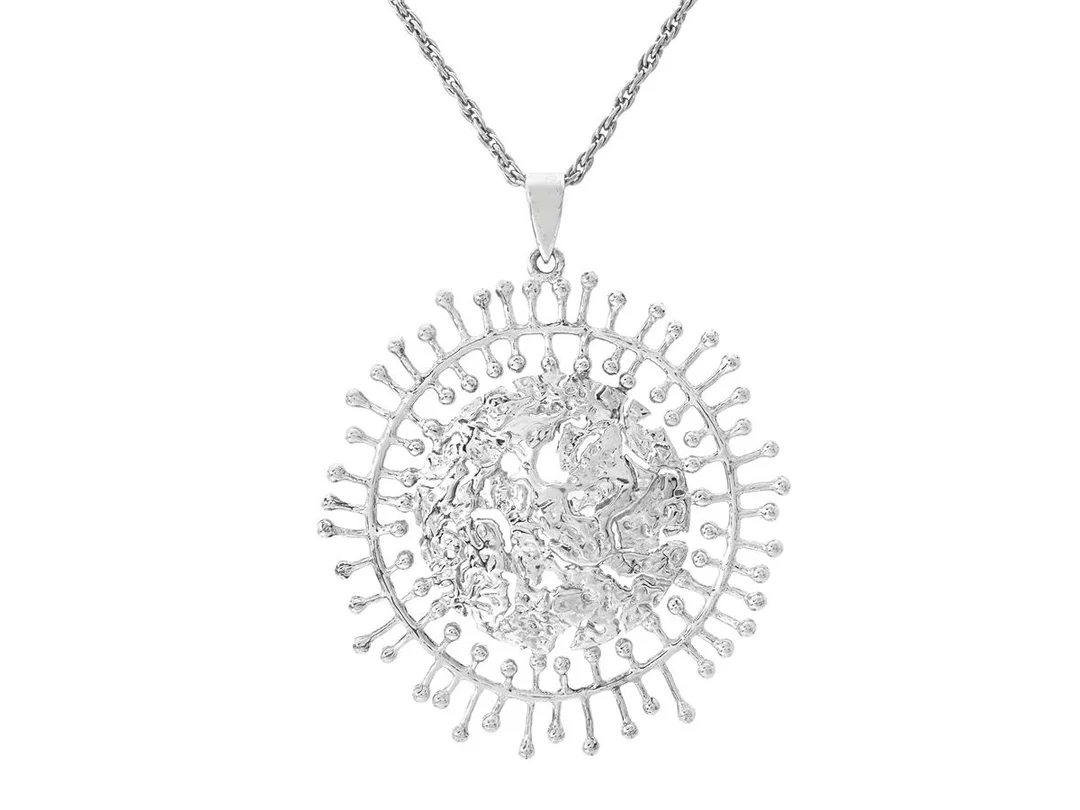 TAPIO WIRKKALA, hänge med kedja, Full Moon, silver, Kultakeskus, Finland, diameter hänge 58 mm, längd kedja 45 cm, vikt 13,2 g. — Smycken/Hänge med kedja — Kaplans