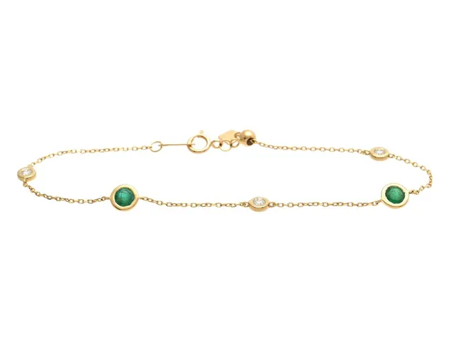 ARMBAND, 18K guld, 2 fasettslipade smaragder ca 0,54 ctv, 3 briljantslipade diamanter ca 0,16 ctv, ca W/SI-P, längd 18 cm, vikt 1,7 g, smaragderna med inneslutningar som når ytan och ytskada, diamanterna med mindre nagg på kulett samt ytskada.